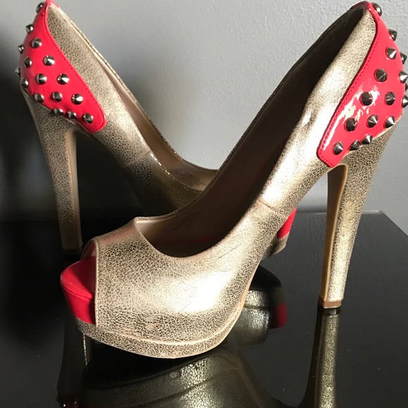 G by Guess Peep Toe Pumps - Picture 2 of 6